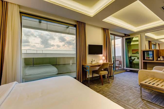 Plus Suit Atasehir Istanbul Exterior photo
