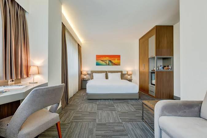 Plus Suit Atasehir Istanbul Exterior photo
